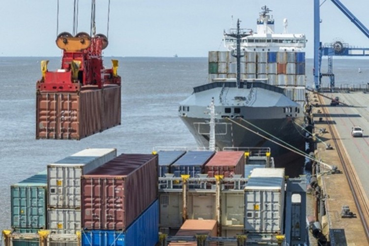 Limanlarda konteyner ve yük miktarı arttı