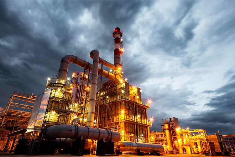 Nijerya'nın Port Harcourt rafinerisinde ham petrol işlenmeye başlandı