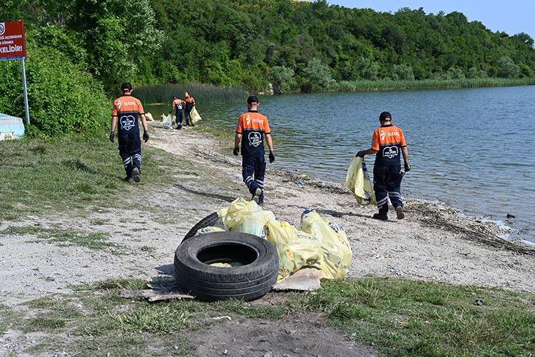 İstanbul barajlarından 5 ton atık toplandı