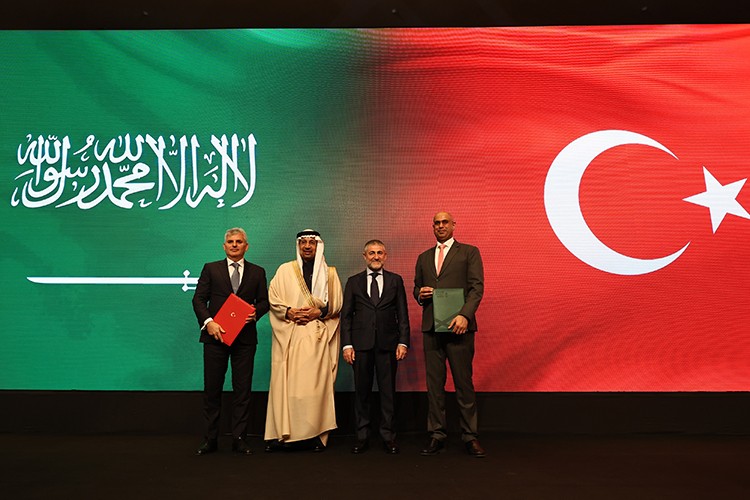 Ülke ekonomisini 100 milyar dolarlık kaynak