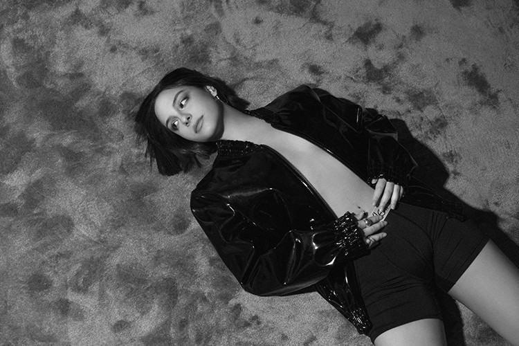 World Akustik serisi Bade ile devam ediyor