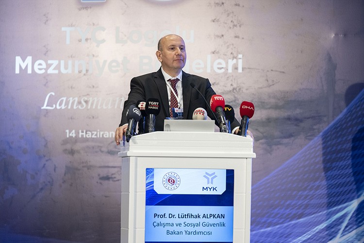 Mezuniyet belgelerinde Türkiye Yeterlilikler Çerçevesi logosu kullanacak