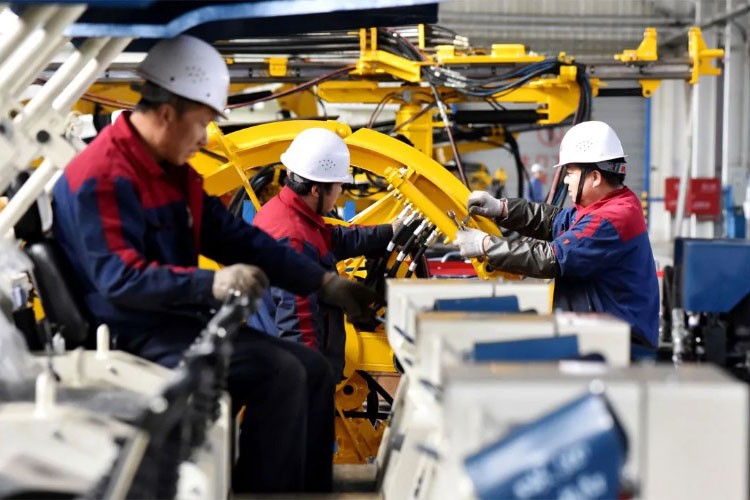 Çin'de imalat sektörü daralma seyrini sürdürdü