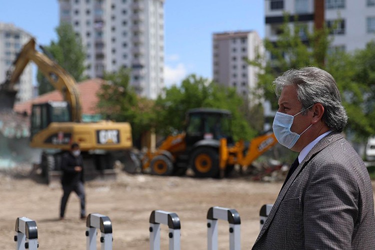 Gecekondular yıkıldı, yerine okul yapılacak