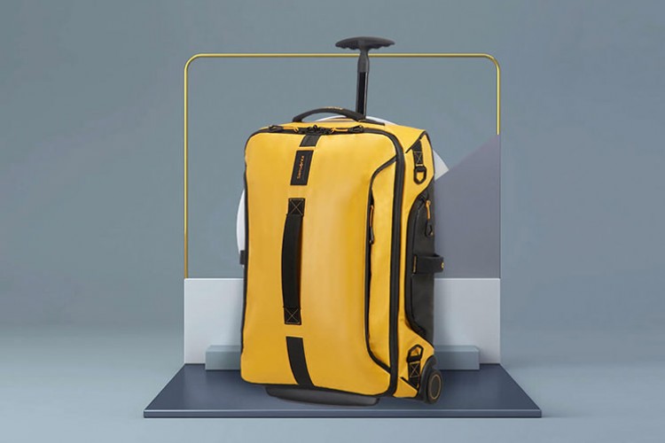 Babaların her anında Samsonite yanında
