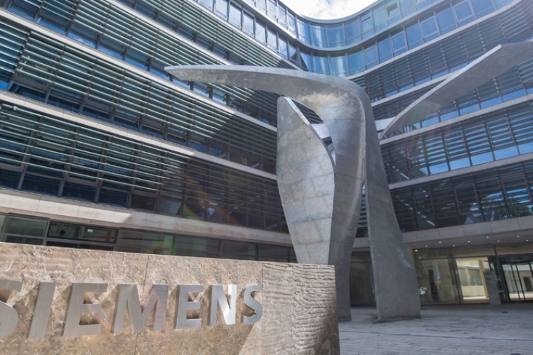 SIEMENS, İDDİALI SÜRDÜRÜLEBİLİRLİK HEDEFLERİNE ULAŞMADA GÜÇLÜ BİR İLERLEME KAYDEDİYOR