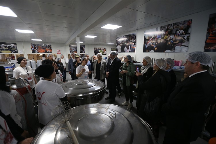 2 okulda yemekhane yapımına destek oldu