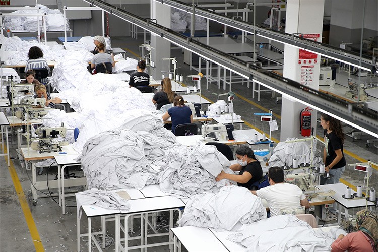 Kurduğu tesiste 80 kadına istihdam sağlıyor