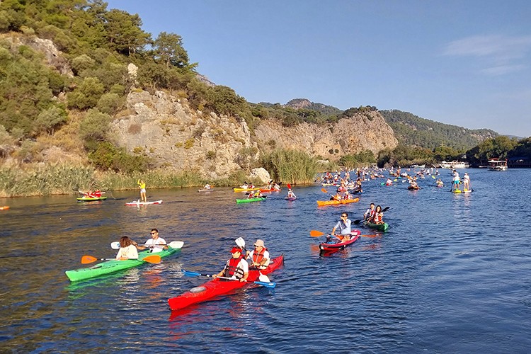 Cumhuriyet'in 100. yılında yaklaşık 220 kanocu kürek çekti