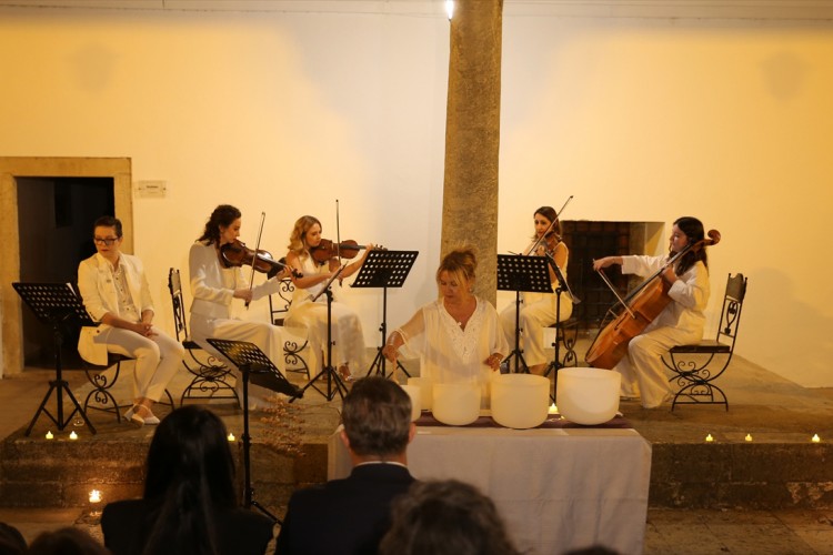 Zamanın Ötesinde Ses, Bilim ve Şifa" konseri düzenlendi