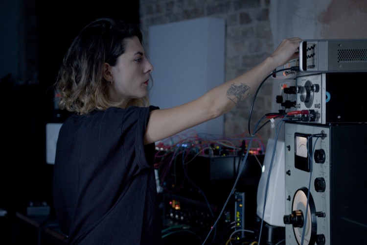 AH! KOSMOS'TAN AKBANK SANAT'A ÖZEL AMBIENT SETİ İLE 2 PERFORMANS