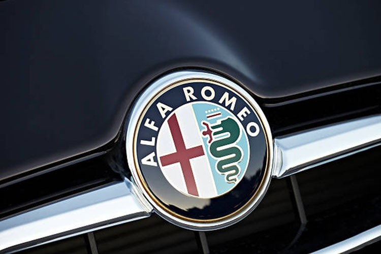 Alfa Romeo'dan yeni bağlantılı araç teknolojisi
