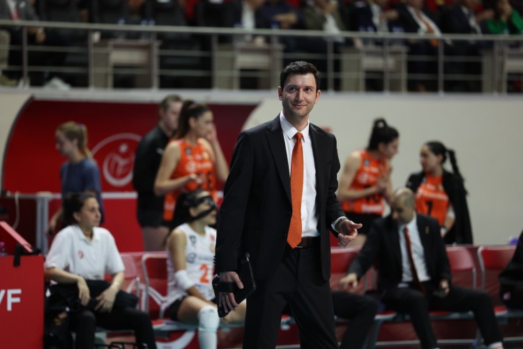 Eczacıbaşı Dynavit, Ferhat Akbaş'la sözleşme yeniledi