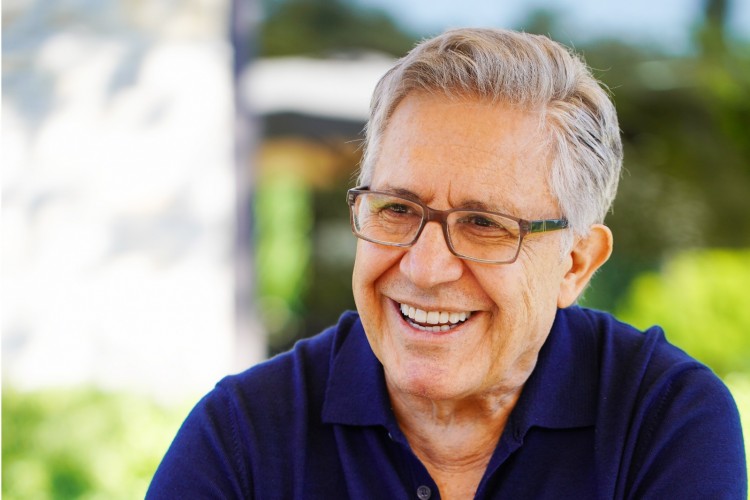 ZÜLFÜ LİVANELİ'NİN GÖLGELER KİTABI 2023 YILININ EN İYİ HİKÂYESİ SEÇİLDİ