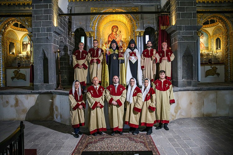 Surp Giragos Ermeni Kilisesi'nde isim günü ayinle kutlandı