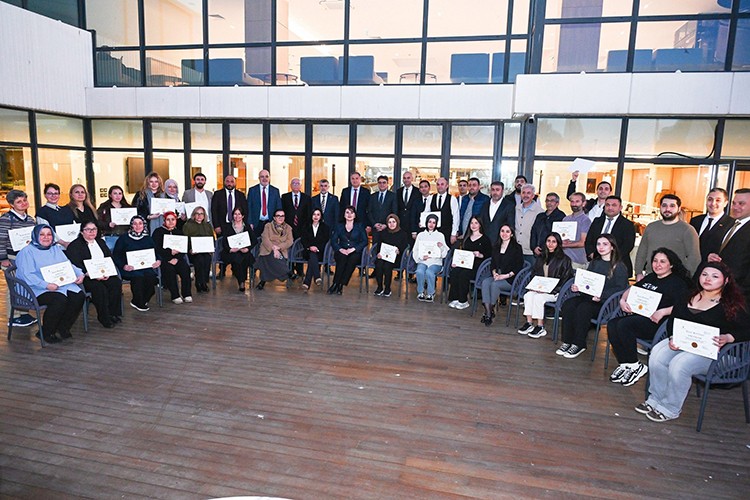 52 Kursiyer sertifikasını aldı