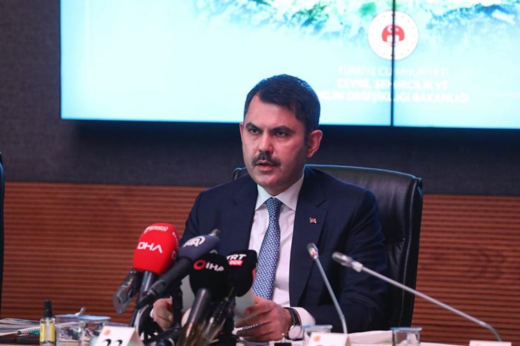 "Afetlere karşı risk taşıyan tüm binaları yeniliyoruz"