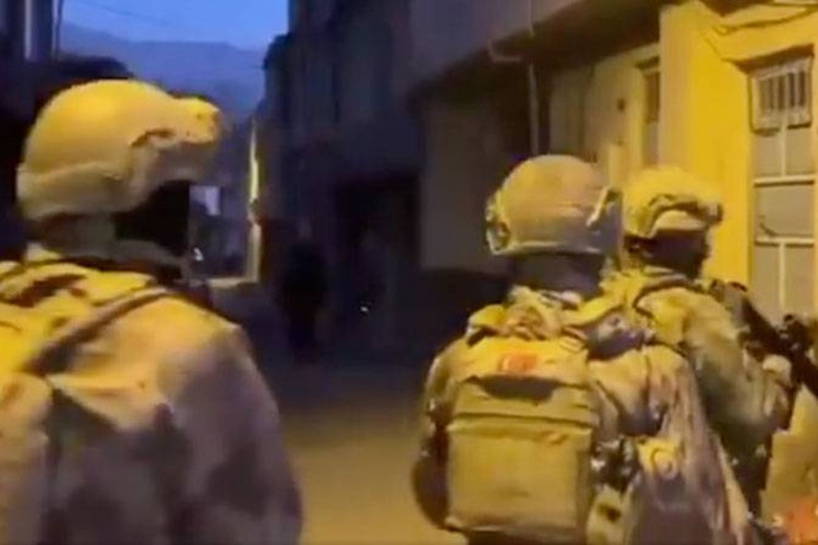 İran istihbaratına çalışan casuslar yakalandı