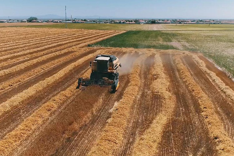 Diyarbakır'da tarımsal sulama çalışmaları devam ediyor