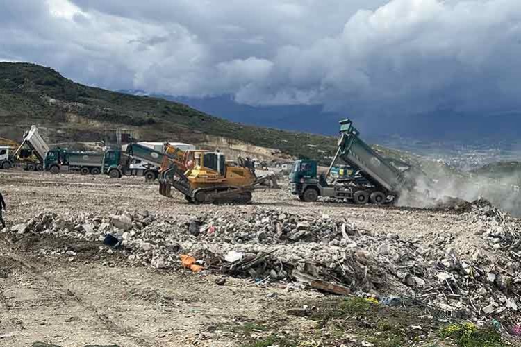 "Enkazların dönüşümüne bir an önce başlanılmalı"