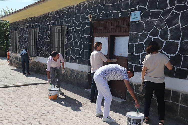 Öğretmen ve veliler kolları sıvadı