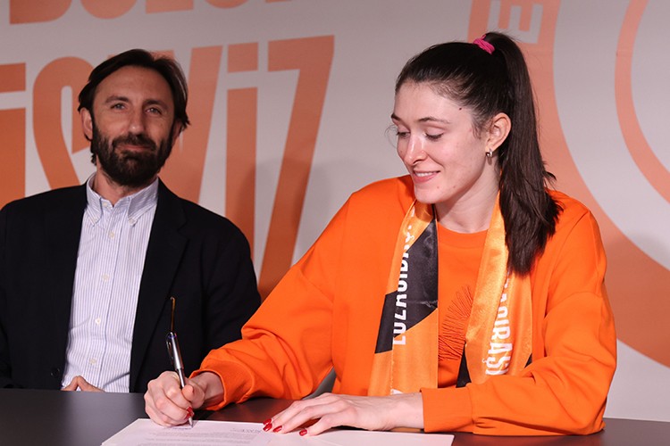 Eczacıbaşı Dynavit, Dana Rettke ile sözleşme yeniledi