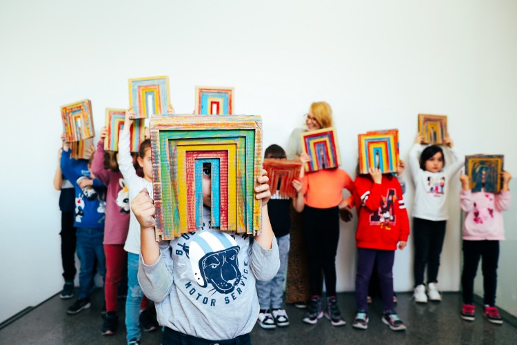 Seba Kimya, yenilikçi ve çevreci bir yaklaşımla, bulaşıklarınızı temizlerken doğal içeriklerle desteklenen bir çözüm sunuyor. SIR BIO bitkisel özlü jel bulaşık makinesi deterjanı hem içeriğindeki bitkisel özlerle lekesiz ve parlak temizlik sunuyor he