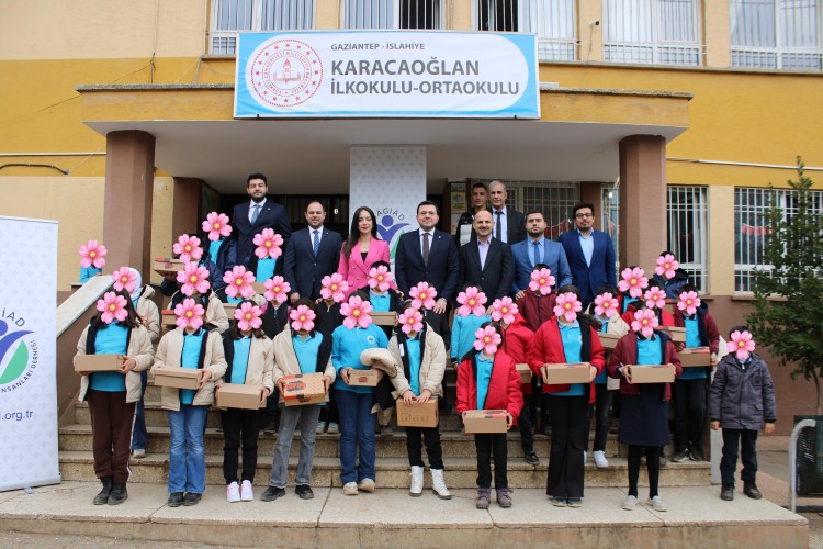 GAGİAD'dan öğrencilere anlamlı destek