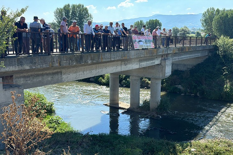 Bolu'da köylüler Büyüksu Deresi'nin temizlenmesi için eylem yaptı