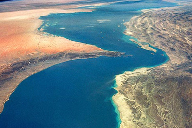 Hürmüz Boğazı'nda gemi geçişi yüzde 90 azaldı,