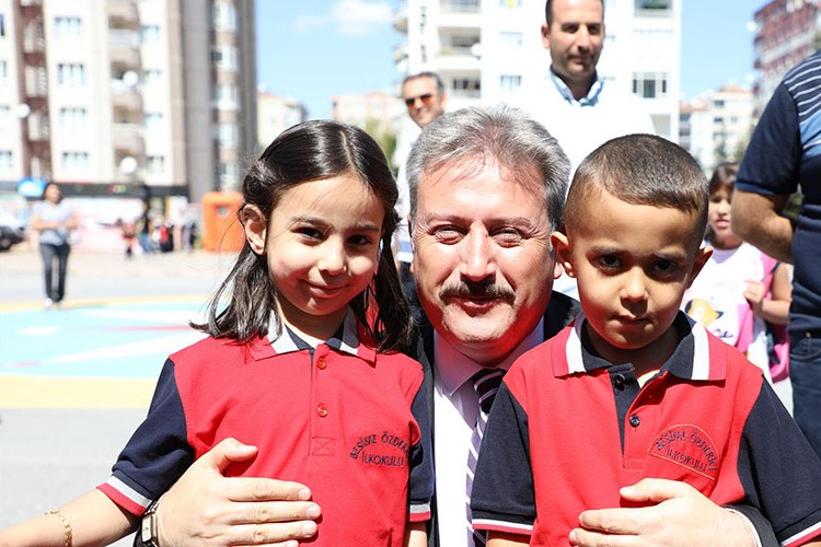 İlk ders zili Başkan Palancıoğlu'ndan