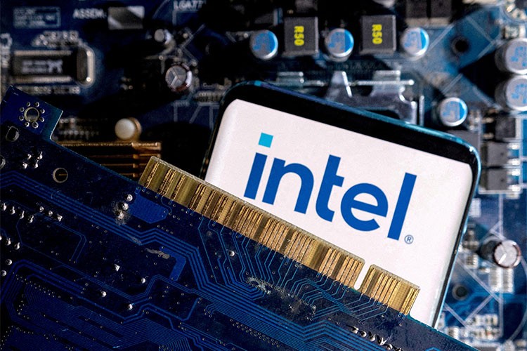 Intel'in geliri üçüncü çeyrekte azaldı
