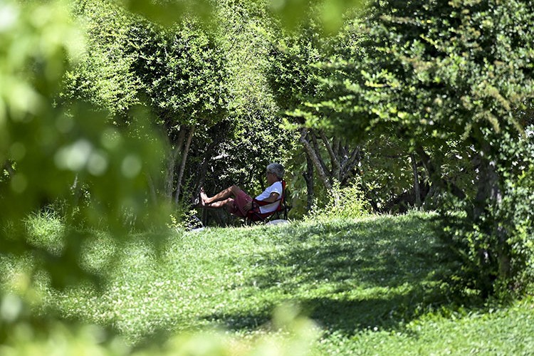 Başkentte aşırı sıcaklar nedeniyle halk parklara koştu