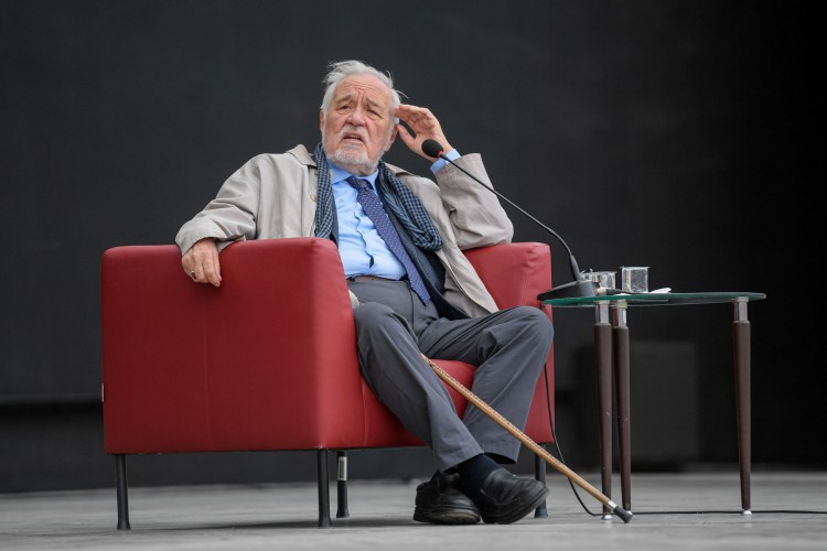 İzmir Kitap Fuarı'nda 23 Nisan coşkusu Prof. Dr. İlber Ortaylı İZKİTAP Fest'e konuk oldu