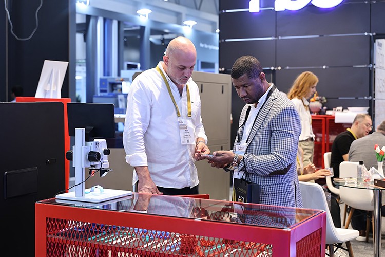 Mücevherin sahne arkası IJS Tech'te