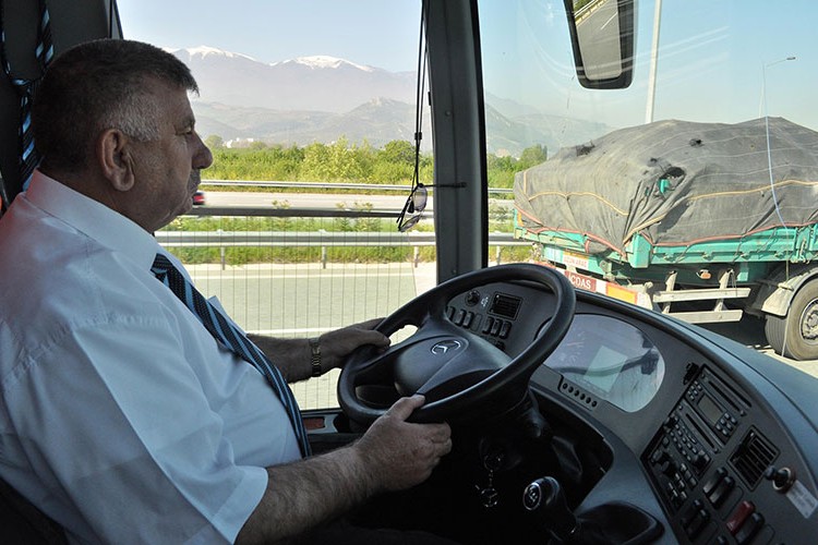 Otobüs sürücülerine "yol hipnozu" uyarısı