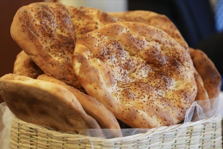Ramazan pidesi İstanbul, Ankara ve Antalya'da 15 liradan satılacak