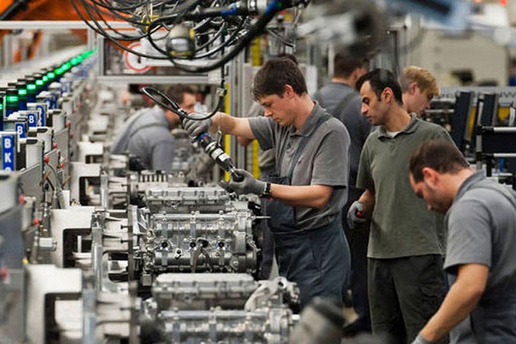 İngiltere'de imalat sanayi kasım ayında daraldı