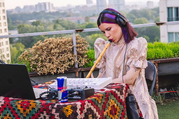 Beyza Doğuç'tan ney performansı