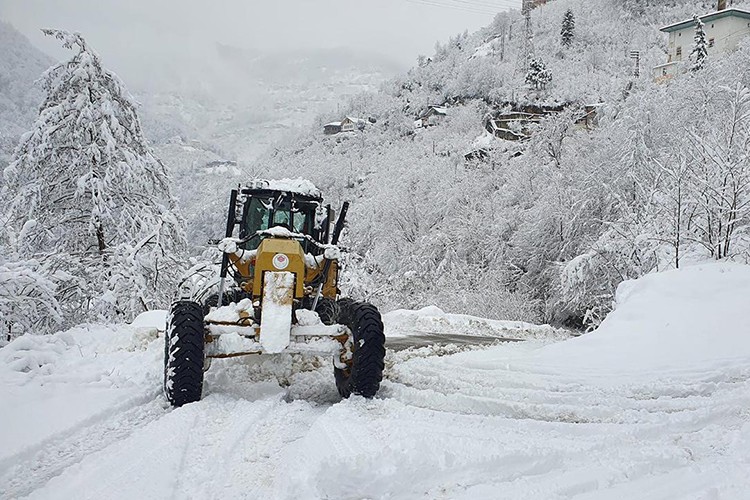 Erzurum-Tekman yolu kar ve tipi nedeniyle ulaşıma kapatıldı