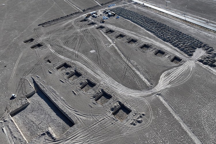 Karapınar'da 500 megavatlık yeni GES'te çalışmalar başladı