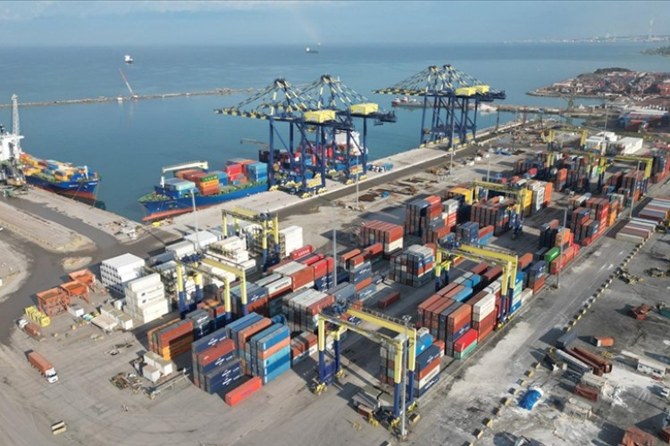 Limanlarda elleçlenen yük ve konteyner miktarı arttı