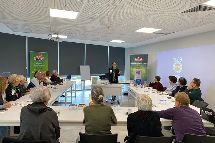 Muratbey destekli İkinci Bahar Akademisi ilk mezunlarını verdi