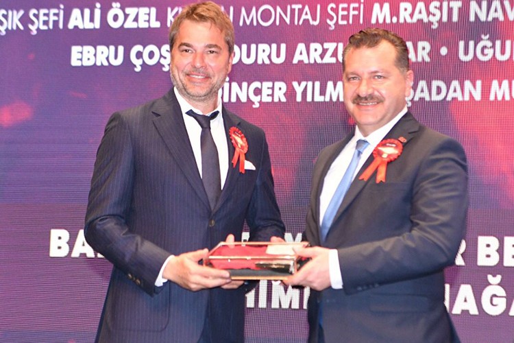 "Sağol Atam" filminin galasında izdiham yaşandı