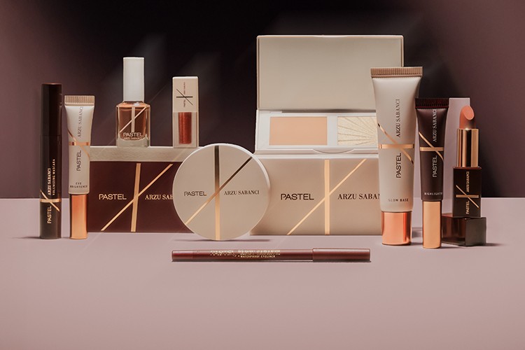 Pastel x Arzu Sabancıyeni koleksiyonunu tanıttı