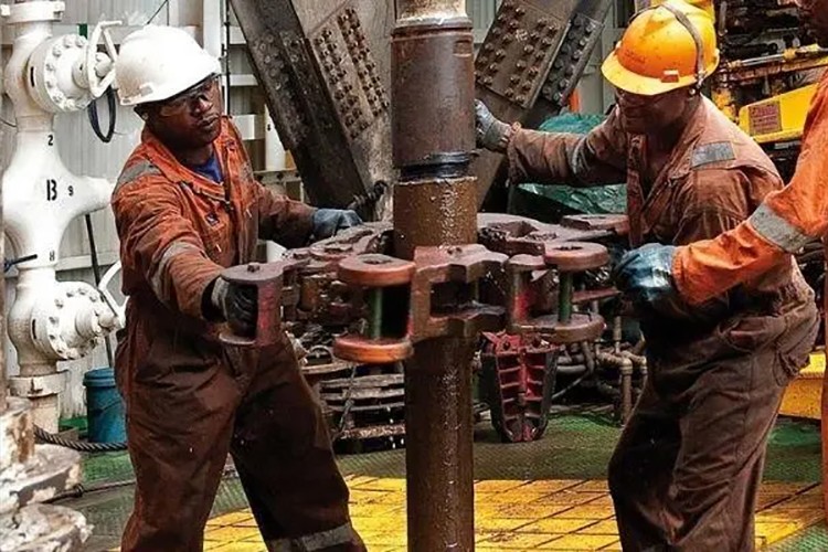 Nijerya'da sübvansiyonlar kalkınca akaryakıt fiyatları arttı