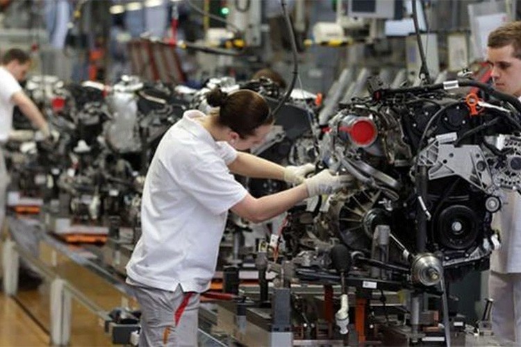 Rusya'da imalat sanayi PMI şubatta daraldı