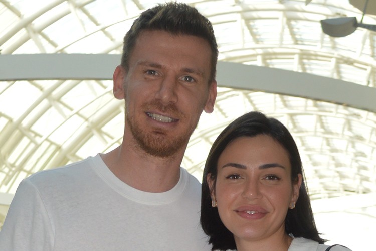 Serdar Aziz tatil alışverişinde