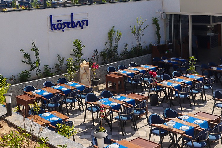 Köşebaşı yeni şubesiyle bu kez Kuşadası'nı lezzetlendirdi