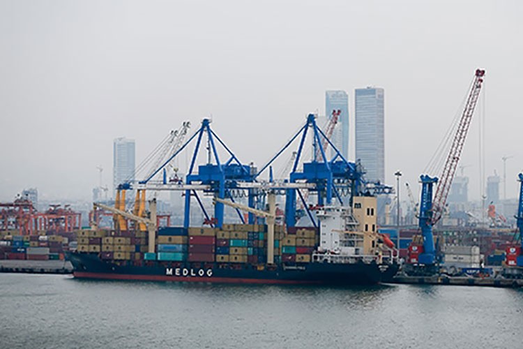 Limanlarda elleçlenen yük miktarı ekimde arttı